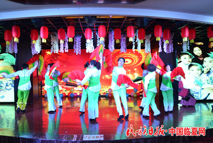 2月9日，临夏市健康体检中心迎新春联欢会举行。图为节目《走进新时代》.jpg