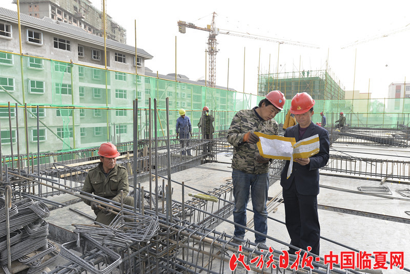 广河异地扶贫搬迁工程加紧施工（图）史有东摄_副本_副本.jpg