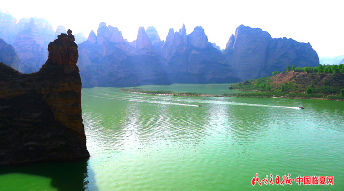 1524882255835745.jpg 景色迷人的炳灵丹霞奇观。史有东摄 700大.jpg