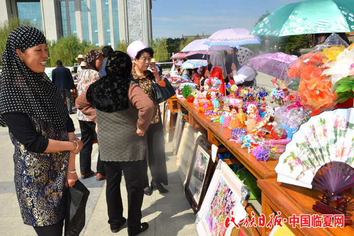 1526695698180609.jpg 残疾人制作的工艺品.JPG