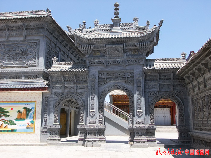 东乡县伊哈池拱北小门_副本.jpg