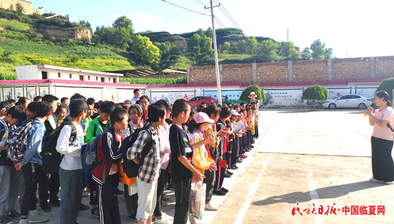 “东乡行”方代表讲话.jpg