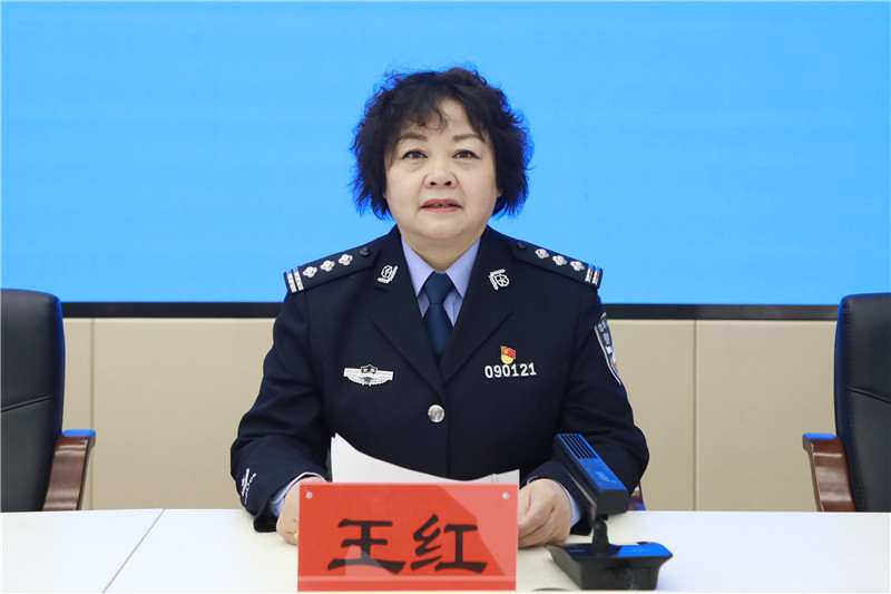 州公安局经侦支队二大队教导员王红.jpg